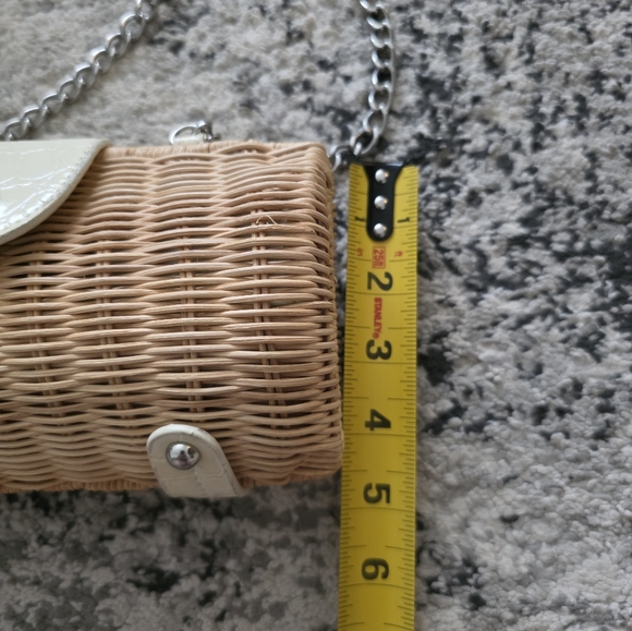 Vintage Wicker Hardcase shoulder bag with silver chain Cream Lining - Picture 7 of 7